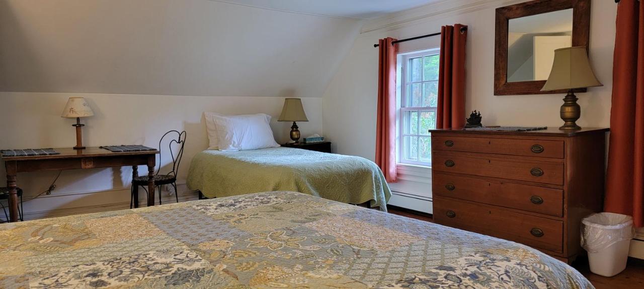 Hawks House Inn Walpole Room photo